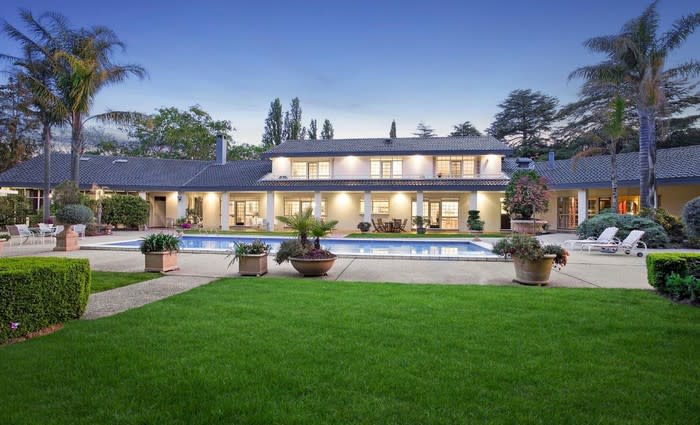 Red Hill trophy home sale breaks decade long Canberra record