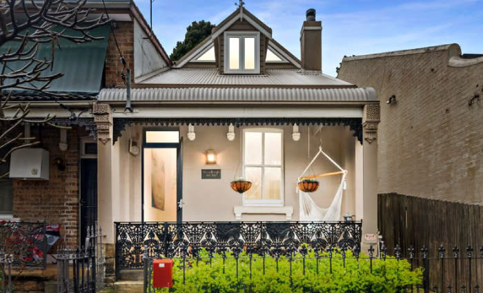 GWS Giants star Adam Tomlinson lists Sydney home