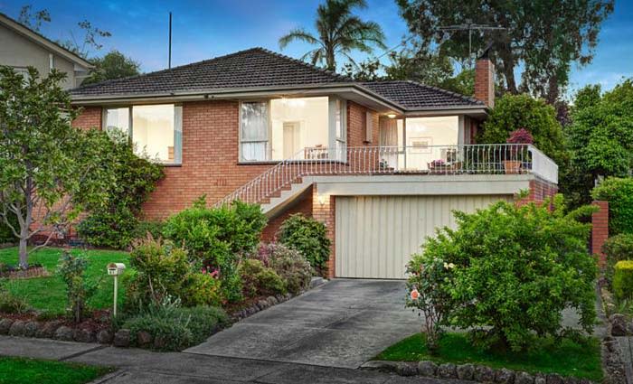 Modest clearance rate improvement as Hawks captain Graham Arthur's Balwyn North home sells post-auction