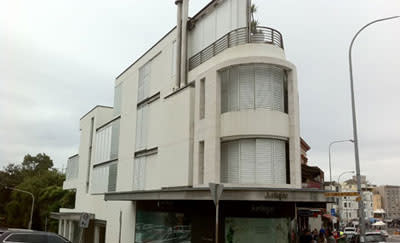 Billioniare James Packer relists Bondi Beach apartment for sale