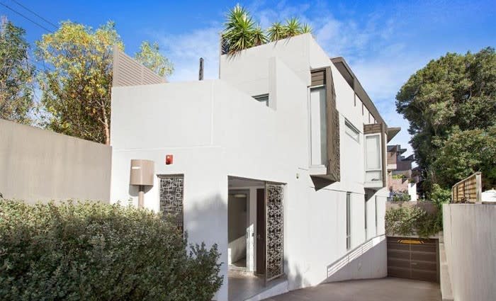 Collingwood's Nathan Brown yet to offload Brighton apartment