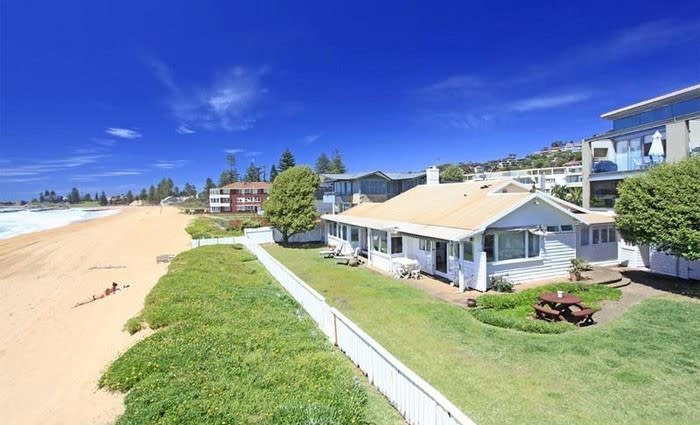 Bulldogs coach Des Hasler buys on Collaroy Beach