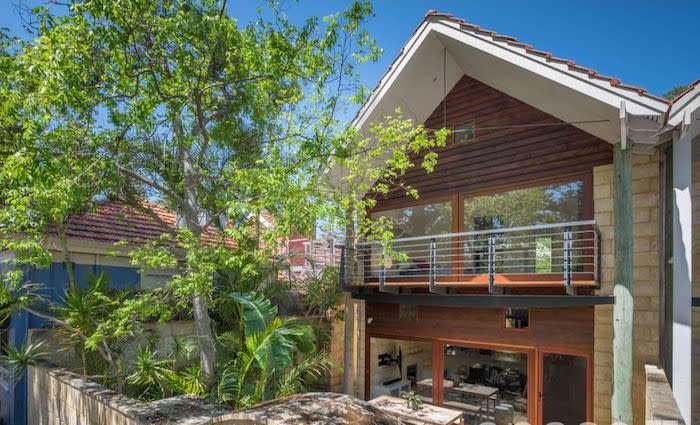 Cricketer Mitchell Marsh upgrades to Cottesloe