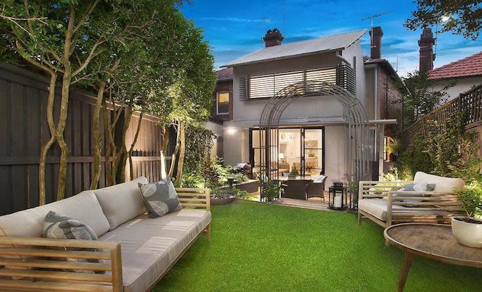 Former Stockland boss lists Kirribilli terrace