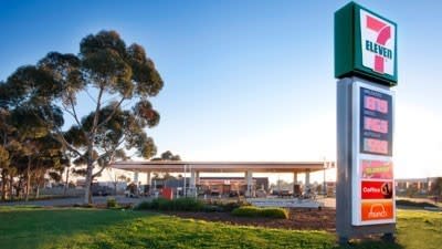 Hoppers Crossing 7-Eleven sells for $3.49 million, with nine bidders missing out