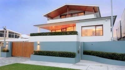 Singapore-bound Nathan Tinkler sells Merewether property to his executive Troy Palmer for a friendly – and possibly underpriced – $2.8 million