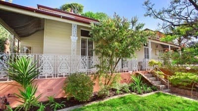 Toni Collette set to cop $900,000 loss as Bronte cottage renovation plans shelved