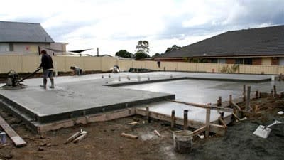 Victorian registered builder numbers at 12-month low as 24,000 jobs go: Victorian Building Commission