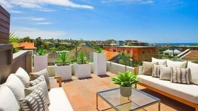 Model Jennifer Hawkins' Coogee pad finally hits the market