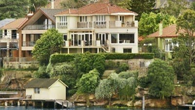 Orthopaedic surgeon upgrades Woolwich waterfronts: Title Tattle