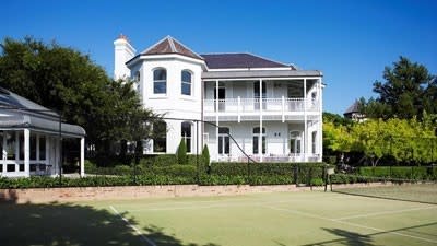 Bankers are supposedly bailing, but Mosman’s Mandolong House reputedly sells for bullish $18 million