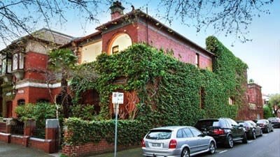 Hit and miss with prestige St Kilda terrace offerings