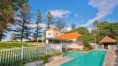 Trumpeter James Morrison lists The Eyrie on Bungan Head
