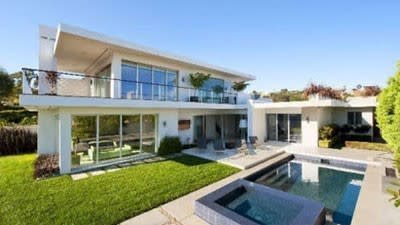 Matthew Perry lists a second Hollywood home