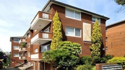 Purchase or Pass? A more expensive three bedroom unit with Tom Panos and Charles Tarbey 