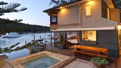 Chips Rafferty's former Pittwater home remains bottled for sale 