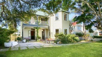 Socceroos goalkeeper Mark Schwarzer passes Watsons Bay home to rental market after buyers play hardball