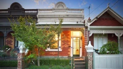 Melbourne and Sydney properties sell under the hammer as tipping competition winds down