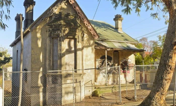 Renovator's delight at 54 Thornley Street Leichhardt sells to north shore downsizers