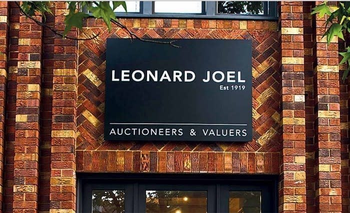 Antique dealer Leonard Joel arrives on Queen Street, Woollahra