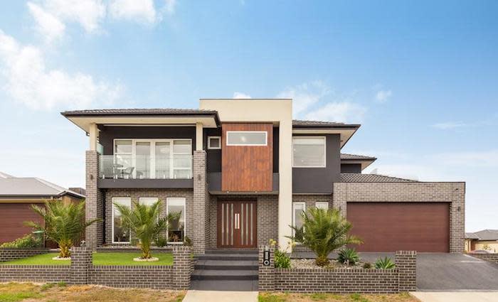 Greenvale five bedroom home sold for $832,000 by mortgagee