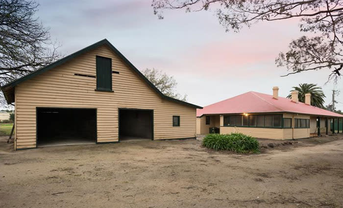 1920s weatherboard home and former racing stables at Pakenham slated for auction