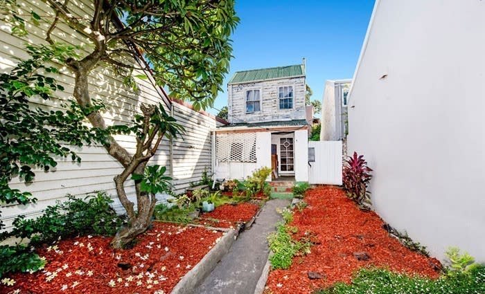 Last of the backyard Paddington dunnies fetches $1 million amid 78% Super Saturday auction clearance rate