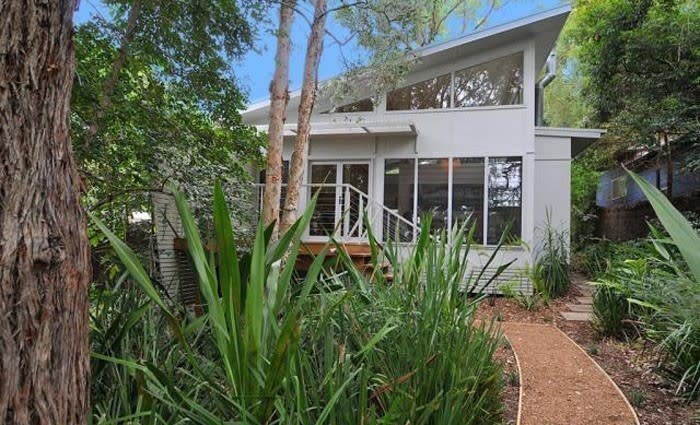 Playwright David Williamson lists Pearl Beach retreat