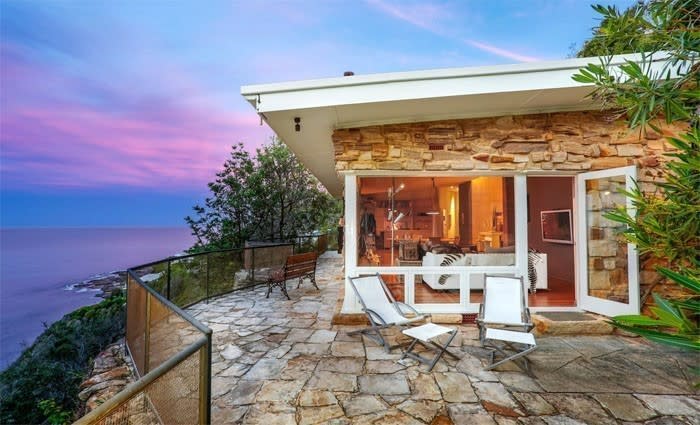 Rachel Griffiths lists average $2.5 million Palm Beach cottage