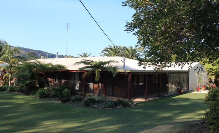 Chef Pete Evans buys Round Mountain, Pottsville acreage