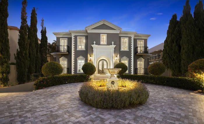 Sovereign Island home featured in Netflix hit Lunatics for sale