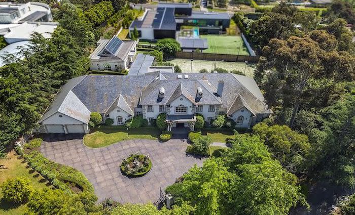 Templestowe trophy home on a lifestyle acre sold