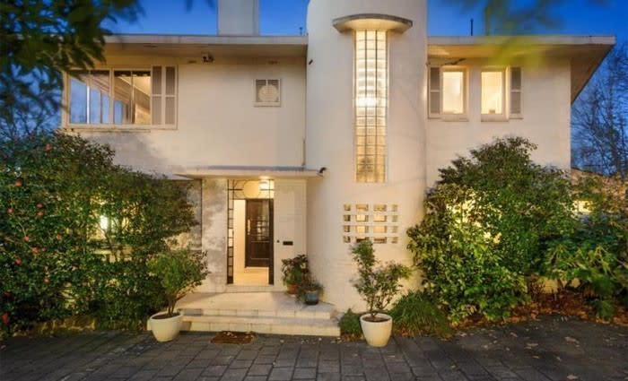 Ant Deague swapping Toorak mansion for masionette