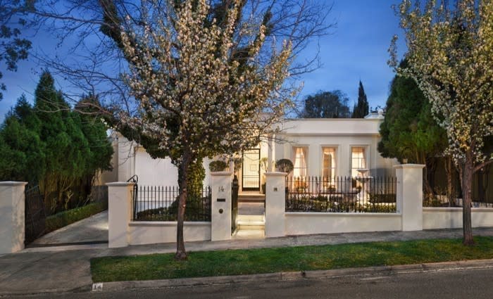 Toorak tops weekend sales: APM