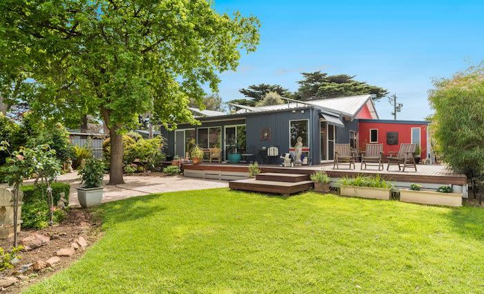 Phillip Island property with farm, butcher shop and cafe sells for $1,835,000