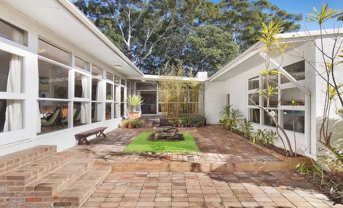 1950s Wahroonga modernist home by Sydney Ancher listed 