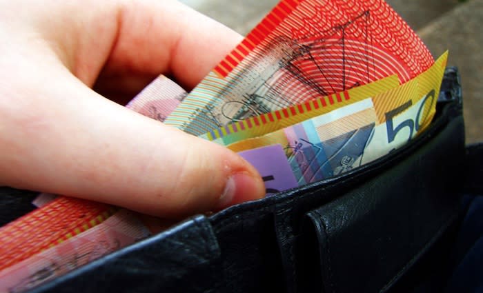 Australian economists narrowly backing wage freeze