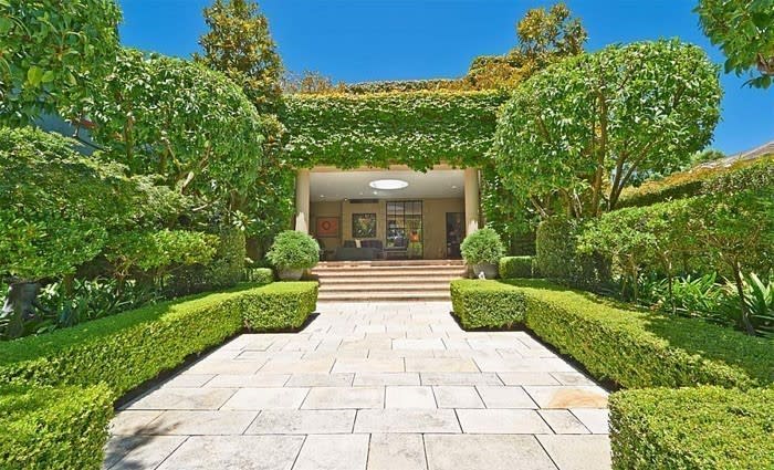Adjusted expectations secures sale for miner Nick Curtis on Queen Street, Woollahra