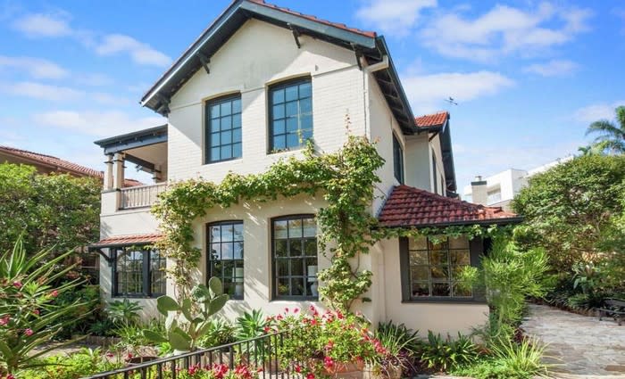 Art Gallery New South Wales director Michael Brand finally sells in Bellevue Hill