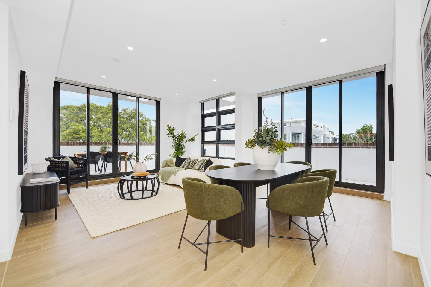 Sterling, Lane Cove North