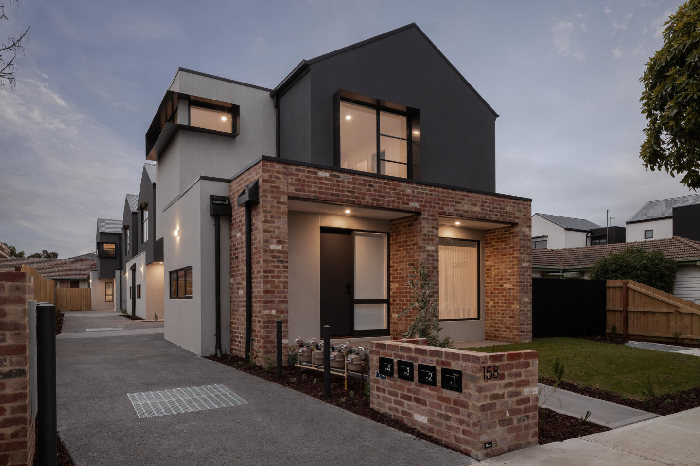 M3 Group sell out Reservoir townhouses 158 Purinuan Rd before settlement