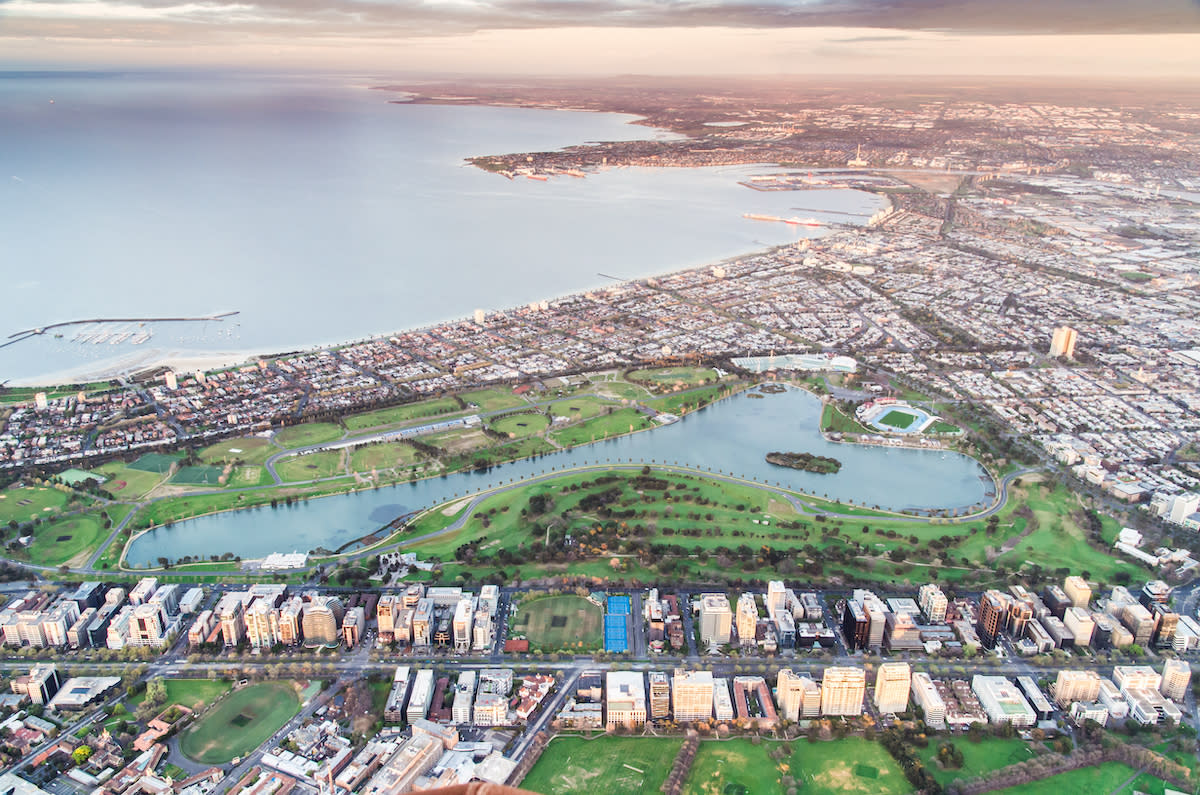 Melbourne's newest off-the-plan apartments and their closest golf courses