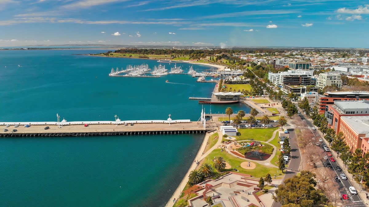 Walking tour: What's within walking distance from Geelong's Ryrie Home apartments?