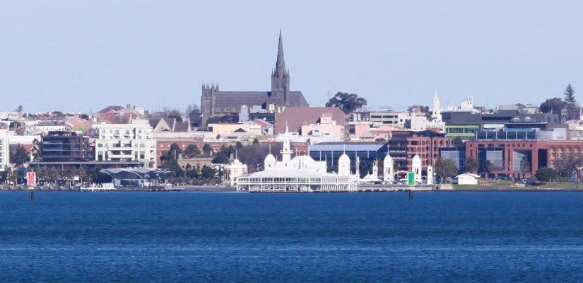 What's the point of decentralisation if everyone commutes to a capital city?