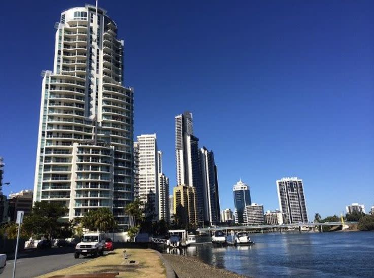 $1.23 million Sentinel, Surfers Paradise half floor trophy apartment sale