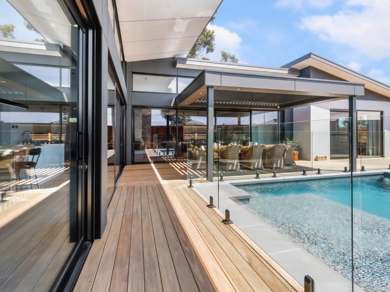 AHR Builders brings almost 30 years of custom-building expertise to Melbourne's South East and coastal regions