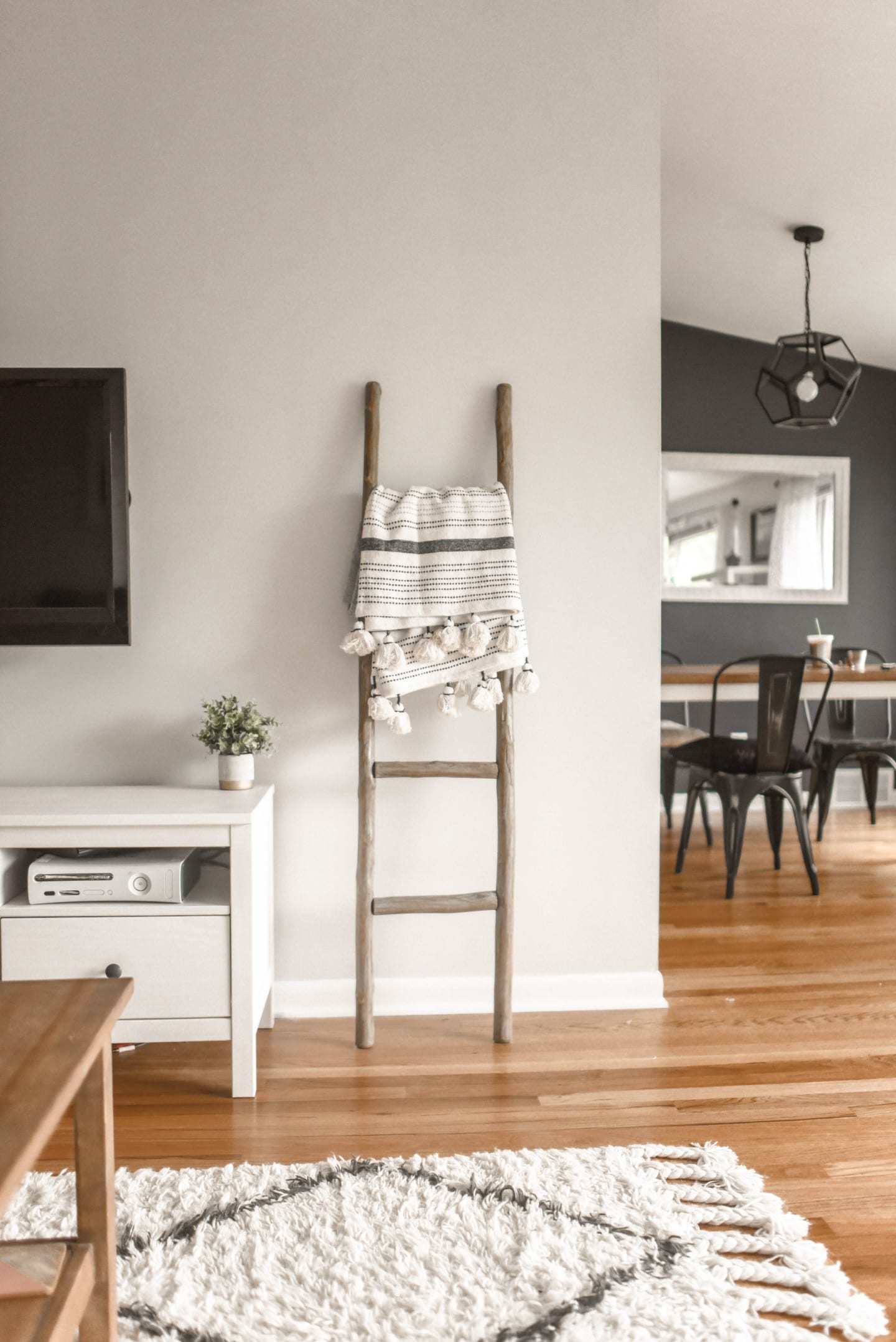 11 Small Apartment Ideas: Create more space following these simple steps