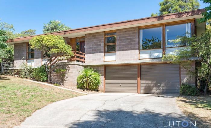 Bushland-surrounded Deakin, Canberra house sold for $1,455,000