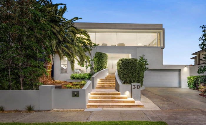 Weekend auction volumes rise with downward clearance rate pressure 