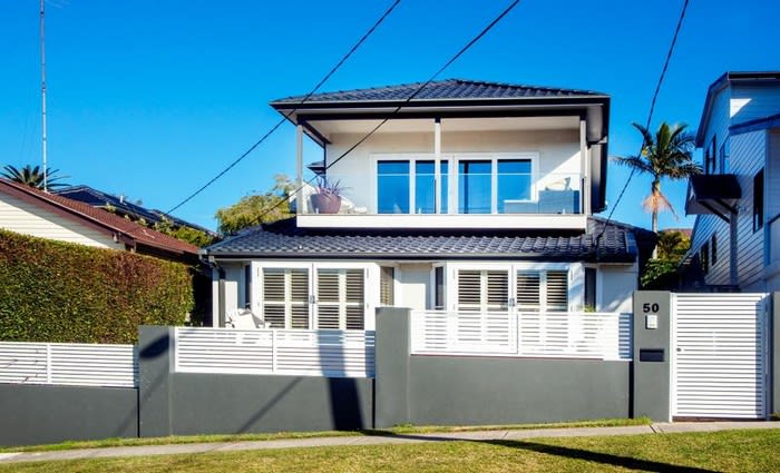 Swans coach John Longmire lists Malabar home
